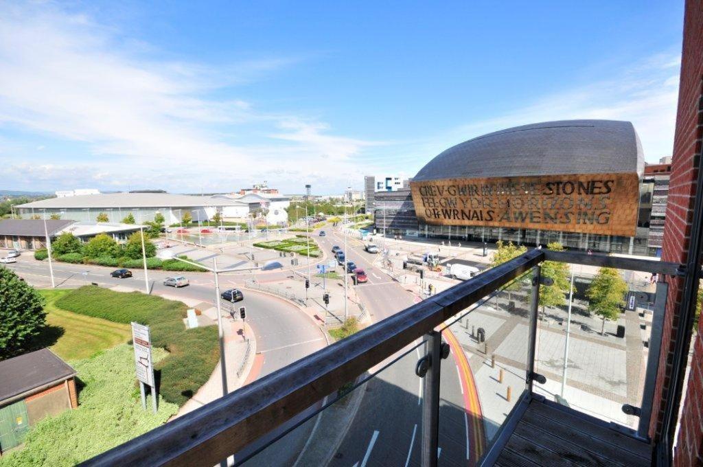 Quayside Serviced Apartments Кардифф Экстерьер фото