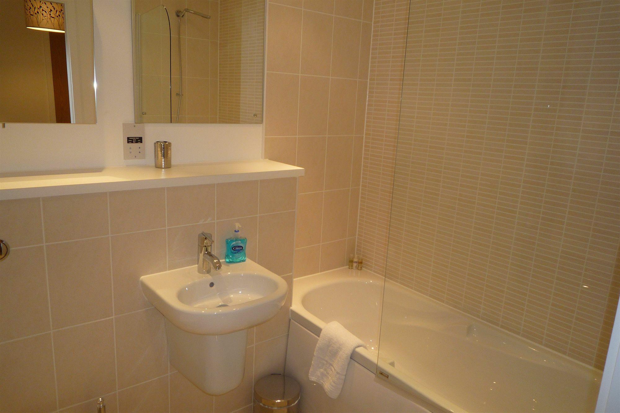 Quayside Serviced Apartments Кардифф Экстерьер фото